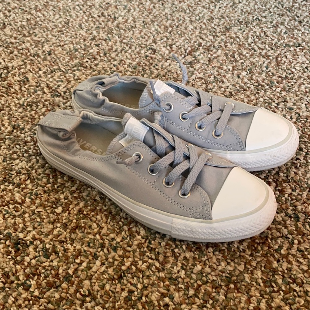 Like New!! Women’s gray converse shoes size 9
